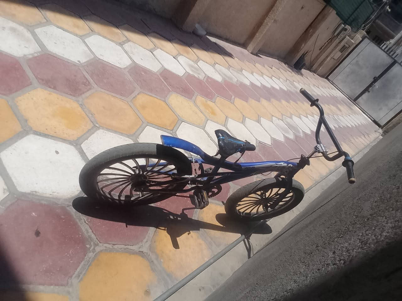 السلام عليكم بايسكل BMX جبلي للبيت السعر 35 التواصل ***********
