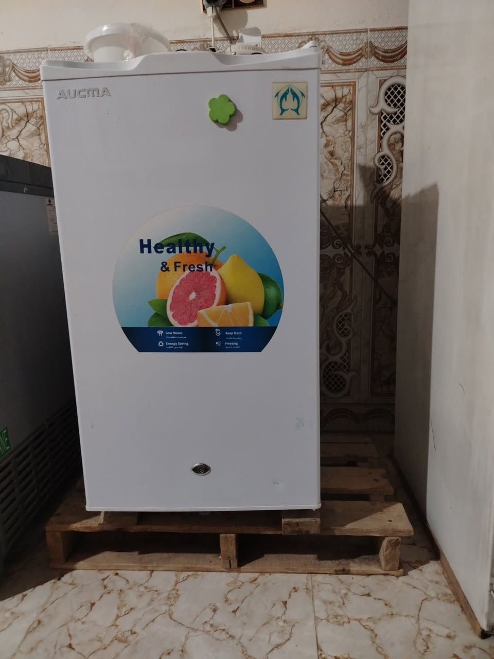 للبيع ثلاجه تجميد فول ب100 وبيها مجال بسيط اتصل وتدلل ***********
