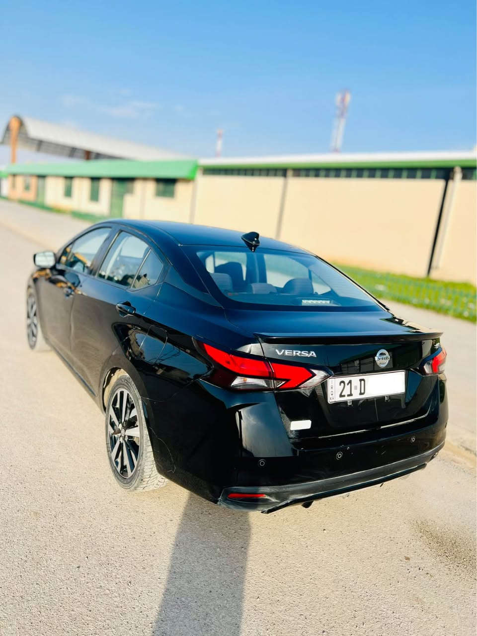 نيسان فيرسا 2022 فئة SR
ما شاء الله، كامل المواصفات، رياضية

- التسجيل: لوحات السليمانية، ماشية 56 ألف ميل فقط.
- الموديل: فيرسا، الشكل الجديد.
- الصبغ: ثلاث قطع ونصف مصبوغة، بدون أضرار داخلية.
- الأكياس الهوائية (الإيرباج): إيرباج الراكب سليم (لم يفتح).
- الحالة: المحرك، ناقل الحركة (الجير)، والكهربائيات كلها بالضمان.

▫️أبرز المواصفات:
 • تثبيت السرعة
 • تدفئة المقاعد
 • تشغيل عن بعد
 • رادار أمامي وخلفي وجانبي
 • تحكم أوتوماتيكي بالمناخ
 • دخول بدون مفتاح (بصمة أبواب)
 • رادار النقطة العمياء في المرايا
 • نظام تحديد المسار
 • نظام التوقف التلقائي (Auto Stop)
 • وضع القيادة العادي (Normal)
 • أضواء LED وأضواء ضباب
 • جنوط (ويلات) كروم
 • بصمة تشغيل
 • عدادات إلكترونية
 • شاحن لاسلكي
 • حساسات وكاميرا
 • شاشة كبيرة
 • رادار 360 درجة
 • تحكم من عجلة القيادة (فوليوم)

أنظمة السلامة ومساعدة السائق (Safety Shield® 360)

المستندات:
 • الرقم والسنوية جديدة وباسمنا، صالحة حتى عام 2030 تقريبًا.
 • الفحص الدوري (الهزة) تم إجراؤه حديثًا.

- والعديد من المواصفات الأخرى.

السعر: 118$ , مع مجال بسيط للتفاوض.
للتواصل: *********** (واتساب واتصال)
الموقع: رانية، جوارقورنة رانية, السليمانية
