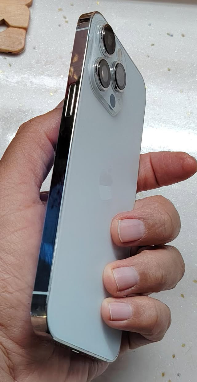 ايفون 14 برو ماكس شرق اوسط 
نظيف حيل بي فطر بالظهر 
بطارية 70 
سعرها 625 مكاني بغداد 
***********
