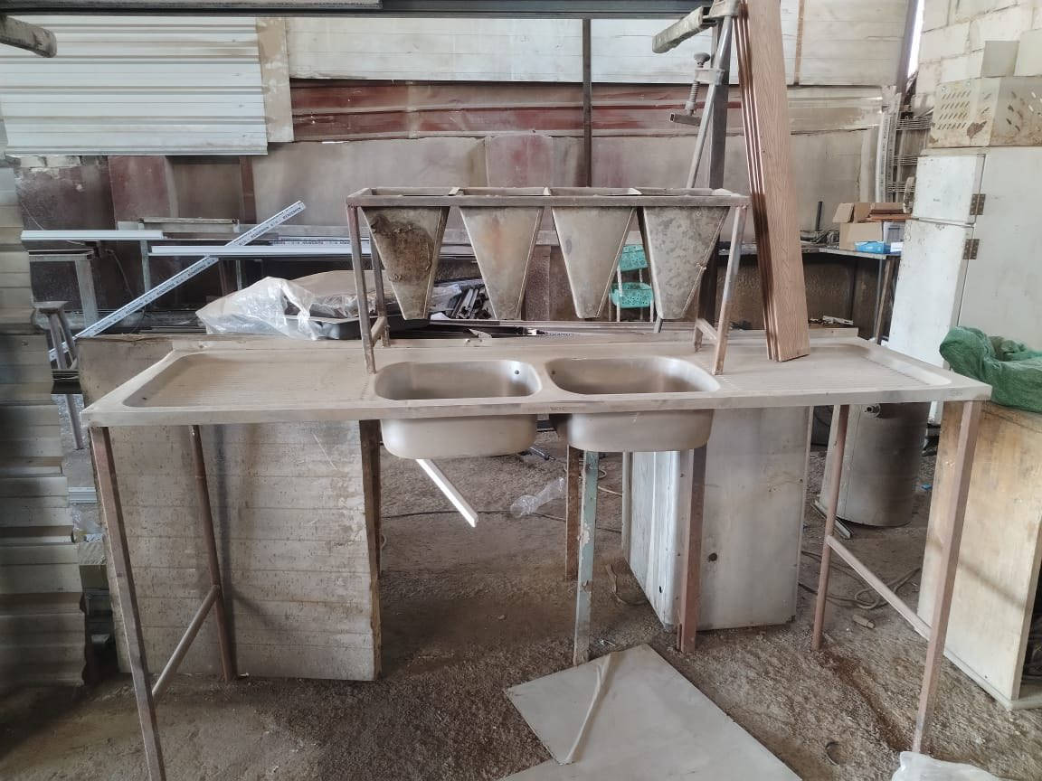 متاح سندويج جدار عدد ٥ طول ٣ متر + سنك ومذبح مال دجاج ***********المكان حله شارع الطهمازيه
