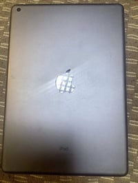 ايباد للبيع نضيف مابي اي خلل تجي تفحص بلباب سعره ب125مستعجل مكان الحري...