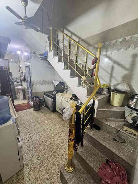 ملاحضه / العنده عقار 🏡#للبيــــــع ويريد يبيع  #دزونه كافه التفاصيل العقار مع ذكر السعر ورقم التلفون ☎️وان شاء الله باقرب وقت ينباع ان شاء الله 🤲❤️
—————————————————————————

🔸مشتمل للبيع طابو صرف مناسب جدا✅  
60متر .     الواجهة 3ونص م /النزال 17م.    
بناء سنة 2021 بعده جديد كامل مكمل🔑 

🔸الطابق الأرضي1️⃣: كراج واستقبال ومطبخ وخدمات وغرفه نوم والطابق الثاني2️⃣: غرفتين نوم وبلكونه وخدمات والطابق الثالث3️⃣بيتونه ومخزن وسطح

🔸موقع📍ممتاز جدا بغداد الشعب شارع عدن مقابيل مطعم حجي عادل ومصور الكنز

🔸ملاحظه اذ تحب تاخذه استثمار اقل شي ايجار ب600الف (ايجار سريع)

🔸السعر: 135 وقابل للتفاوض 
 
مكتب ابو علي الدراجي للعقارات 🏛️
الشعب-نهايت شارع الصحه-مقابيل كرزات ركن الصحه 
***********📞
***********📞
 ***********📞
