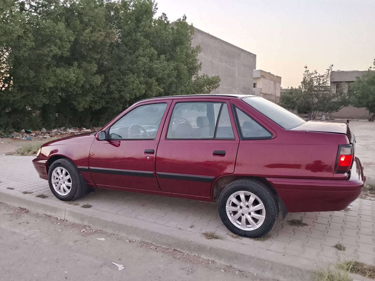السلام عليكم دايو لمنز موديل 93 مرشوشه جماليه مكينة كير جدد تبريد ثلج تخم تاير جديد سياره جاهزة بسمي سعر 35لاستفسار *********** عنوان محموديه
