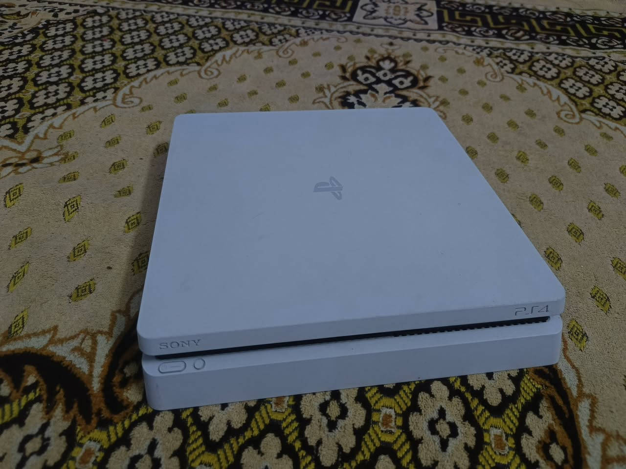 بلي فور سلم باندل مهكر  نظام 11 ذاكرة نص تيرا الجهاز ممفتوح ولا داخل تصليح ابد جداً نضيف 100% وبي العاب   والكارتونة والكيبلات جميع ملحقاتة موجودة مكاني بغداد الشعب لتواصل ***********
