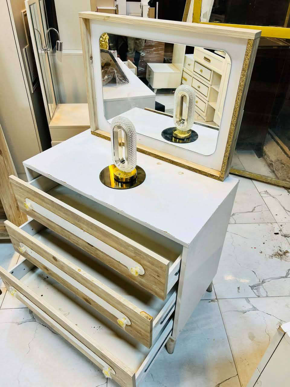 غرفه نوم تركي 🇹🇷
شبابي سرير منفصل 
2 غرفه تتكون من 7 قطع 
مع ميز مكتبي اضافي مع جربايه صوميه تفصال مع دوشك عدد 2 طبي بسعر 600 
مع شد ونقل مجاني داخل بغداد 🧑‍🔧🚚


**إذا كنت صاحب هذا الإعلان وتريد حذفه لأي سبب، رجاءا أرسل رسالة إلى الدعم الفني**