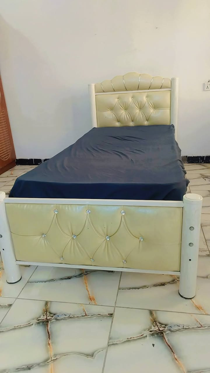 سرير ماركة نظيف كلش فول مواصفات 🔥🔥 
كامل مع السرير الخاص به 
سرير مواصفات عالية وكبير 
لون بيجي يجنن وكلش راقي
والسعر بي مجال
للطلب تواصل على الخاص 
العنوان بغداد الدورة 
الاولوية راح تكون للطلب الاسبق 
لحكو عليه يجنن


**إذا كنت صاحب هذا الإعلان وتريد حذفه لأي سبب، رجاءا أرسل رسالة إلى الدعم الفني**