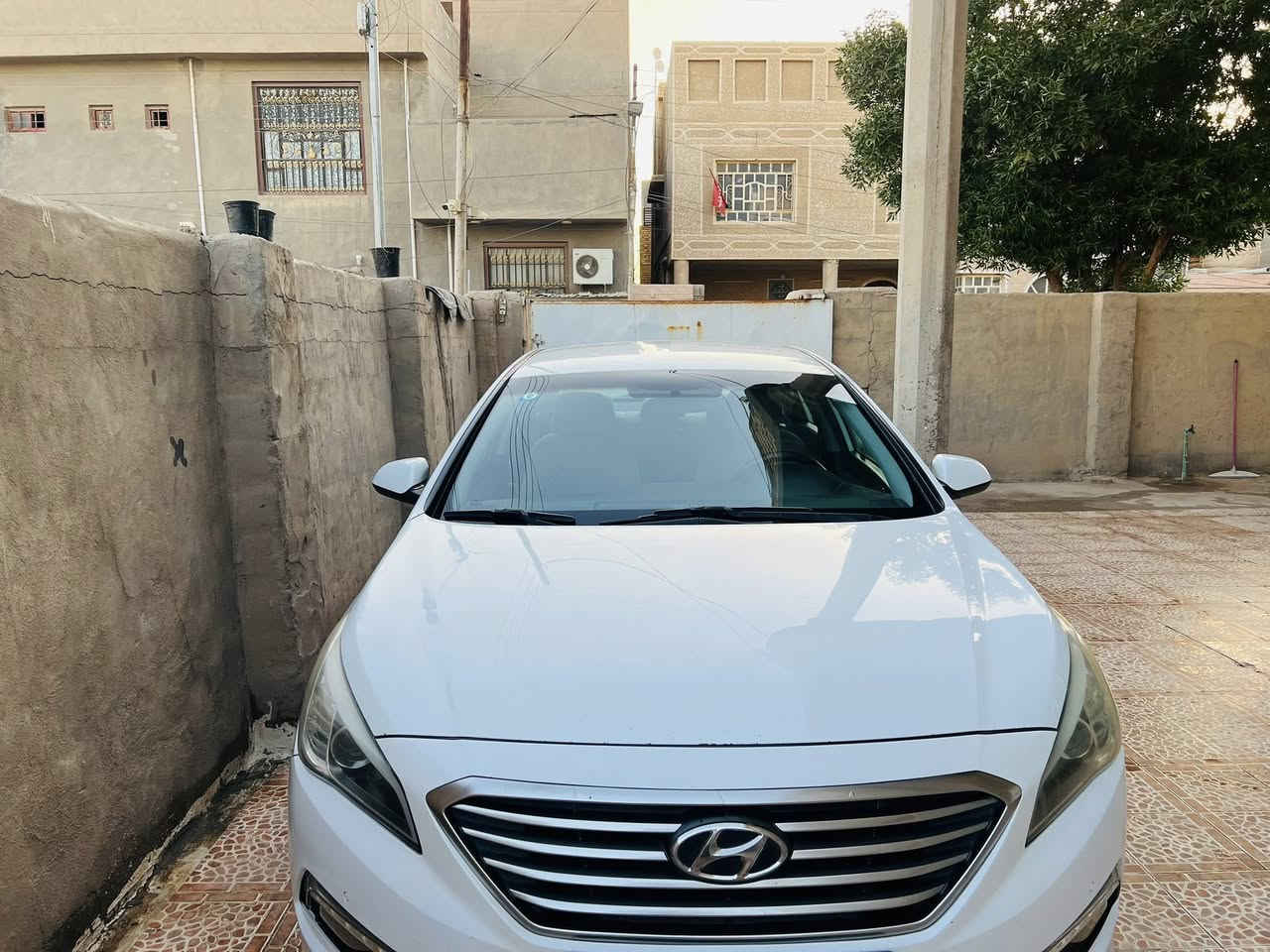 السلام عليكم
سوناتا 2017 
حادثها تبديل باب سايق وجاملغ 
سياره جديده وكل نقص مابيها
ماشية 72 ألف
تخم تاير جديد حدادية جديده
دواخل نظيفه كلش
سعر 125 مكانها الديوانية البدير
***********
