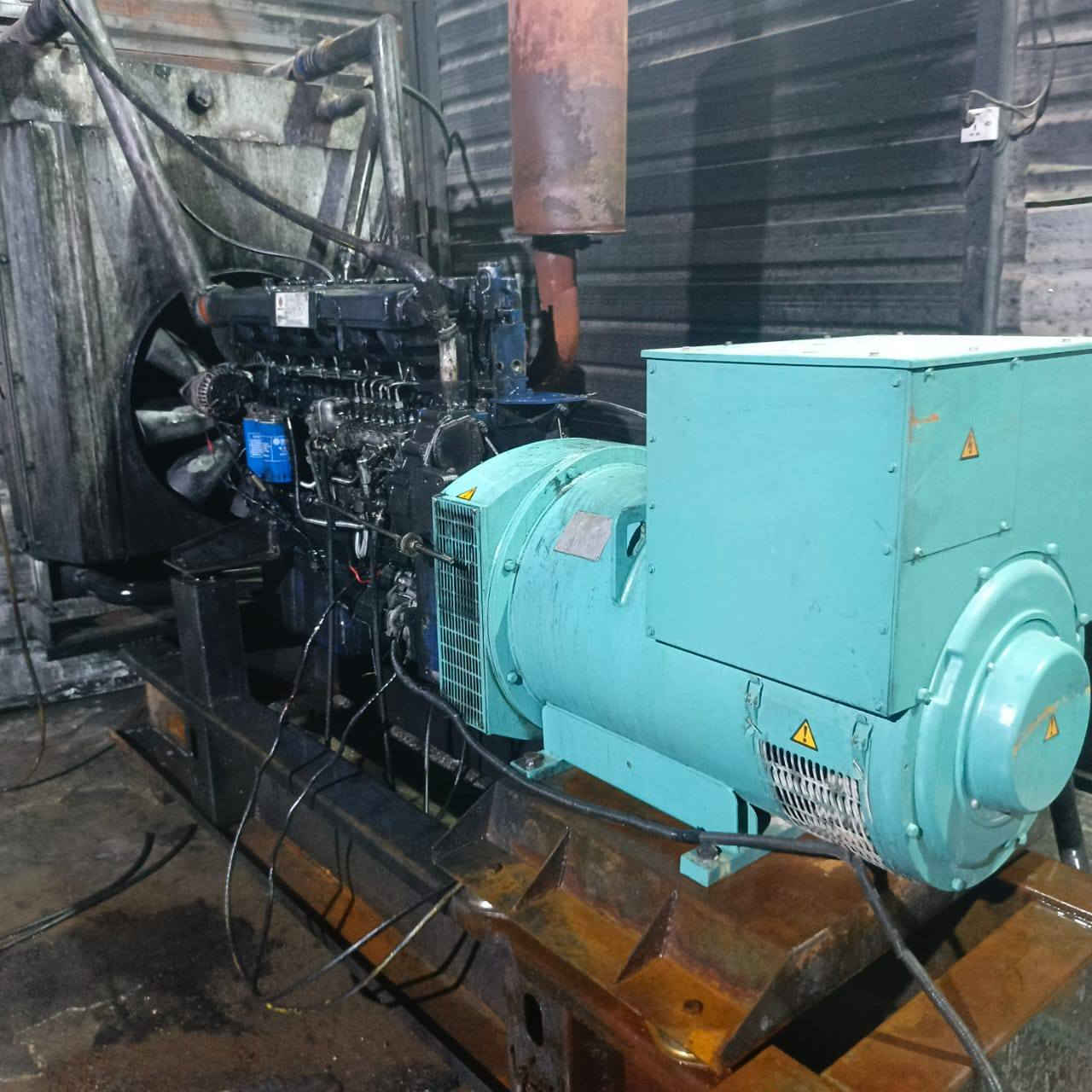 السلام عليكم عندي موقع للبيع 
العنوان الشعلة الدوانم شارع ابو الدوش بي مكينتين شتاير
وحدة شتاير 12 ولف طبك جديد راس توليد 350
والثانية شتاير 24ولف راس توليد 300
بي حصة كاز 200كيفي 
الأرض يجار 100و5امبير 
بي خزان كاز 11000لتر
وشغال1000لتر
الحمل 750قابل للزيادة
الاستفسار 
***********
او تفضل خاص
