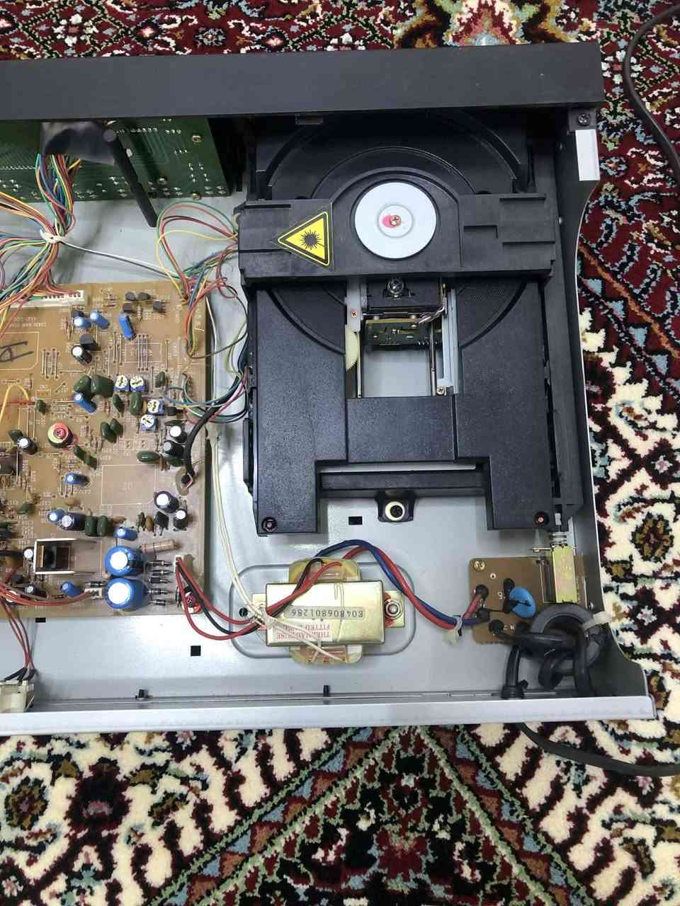 سلام عليكم
بۆ فرۆشتن - للبيع
جهاز سي دي فقط صوت وجبات اولية قديمة اوروبي .
صحيح شاصي بيهة شخط لكن 
داخل ذهب على وضعية الشركة
نضافة تامة ٩٩% 
المهتم الحقيقي تواصل مسنجر
***********
