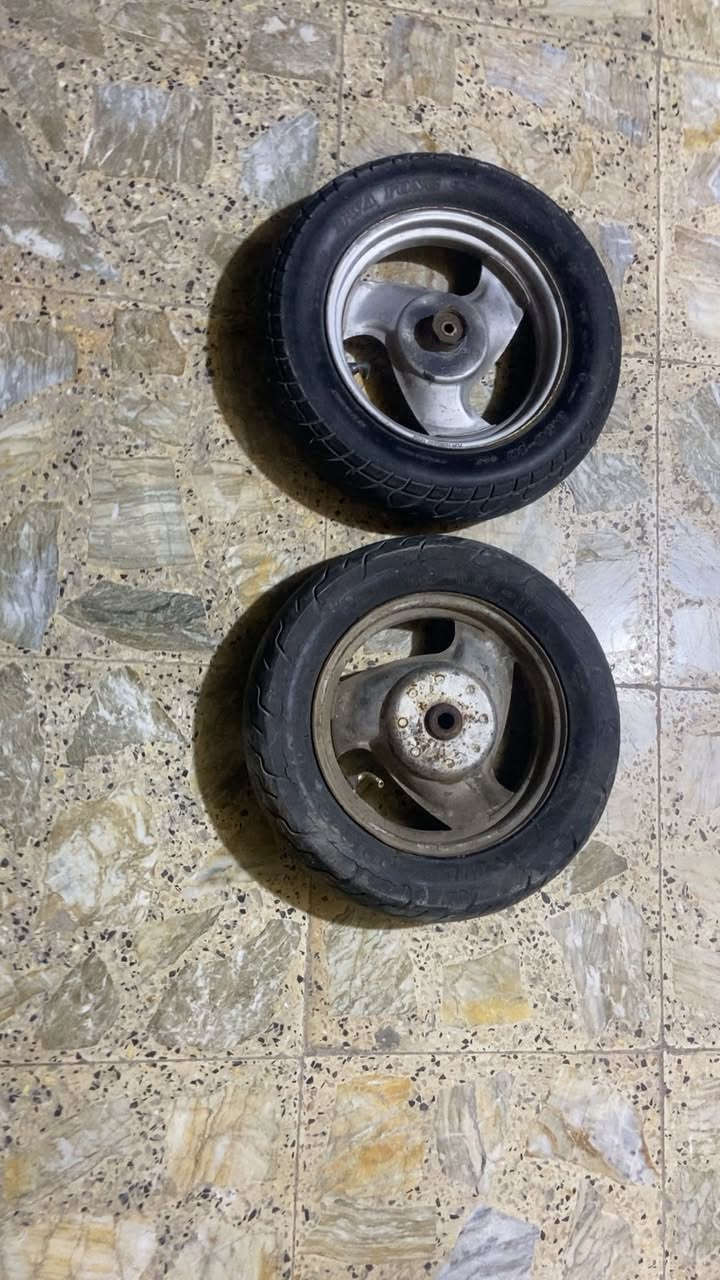 سلام عليكم شاصي سعر 100وبي مجال زوج تواير ووياله سعر ٤٠وبيهن مجال سلف ٥٥رياضي سعر 15وبي مجال مكاني شعب شارع صحه رقم ***********
