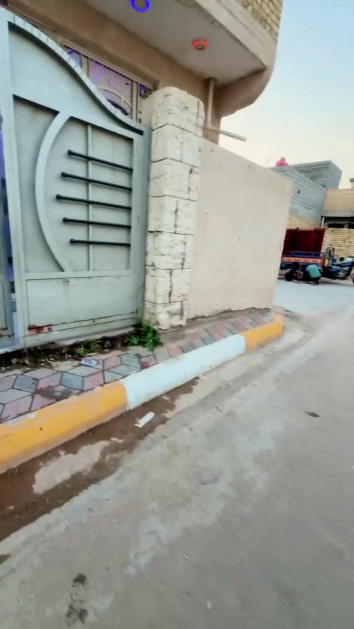 دار للبيع مساحة 100 متر مربع 10 ف 10  الدار ركن
غرفة وصالة ومطبخ وصحيات منور خلفي امامي صحيات داخليه وخارجيه بيت حديث 
السقف صب كونكريت 
العنوان حي الاسرى قرب التربيه القديمه 

***********
