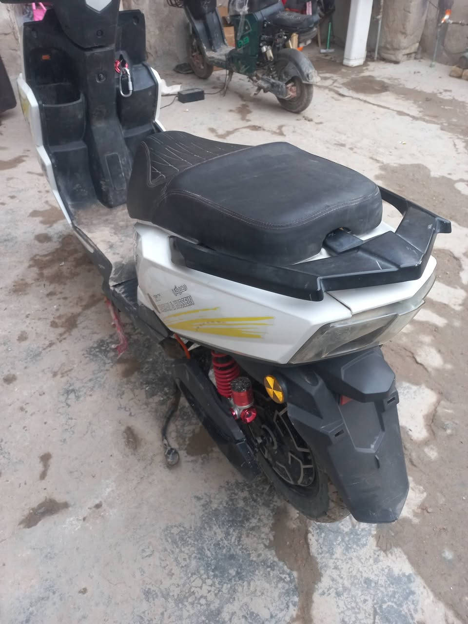 مرخصت مدير لكروب دراجه فحل لثيوم فول سعرها ٨٠٠مكاني ابوغريب ***********
