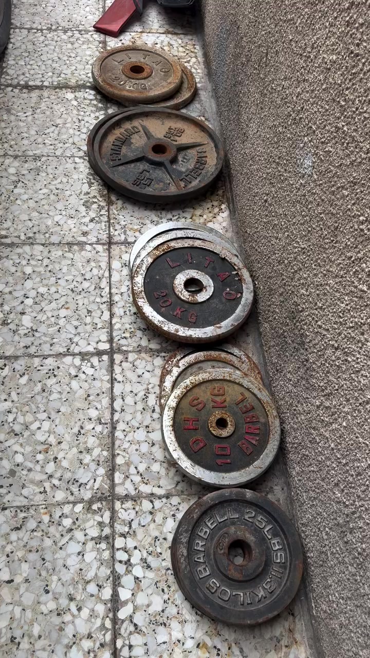 ذني للبيع الوزن الكلي ٢١٤ كيلو
سعر الكيلو ٢٥٠٠
مكاني بغداد الامين المعلمين 
ابيع شلع وشفتات وياهن شمد تريد انطيك 
***********
