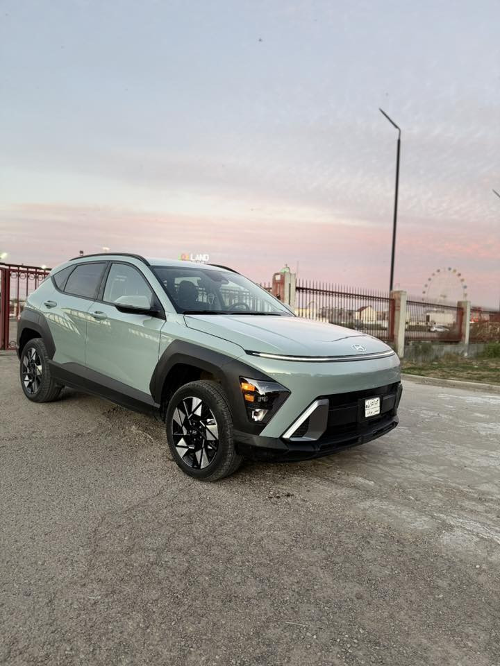 📌 للبيع: كونا 2025 فئة S.E.L – وارد أمريكيو

🚗 الموديل والمواصفات:
• Ford Kono 2025 فئة S.E.L
• محرك 4 سلندر 2.0 لتر
• وارد أمريكا (American Import)

🎨 اللون الخارجي:
• Pistachio Green (أخضر فستقي / Pistachio Green Metallic) — لون جذاب ونادر يعطي مظهر راقي ومميز.  

🛣️ الممشى:
• ممشى شبه زيرو — فقط 1000 كم!
(سيارة كأنها جديدة تقريبًا)

⚠️ الحالة الفنية والأضرار:
• بدون شواصي (بدون رسوم تصادم ضخمة)
• بدون لغد ما الحادث
• فقط تبديل بنيد وتكحيل جوملغ الأمامي فقط
• الدعامية من غير مبدلة
• الأيرباك سليم بالكامل

مكاني حي الجامعة السعر 163 وبيها مجال 
***********
