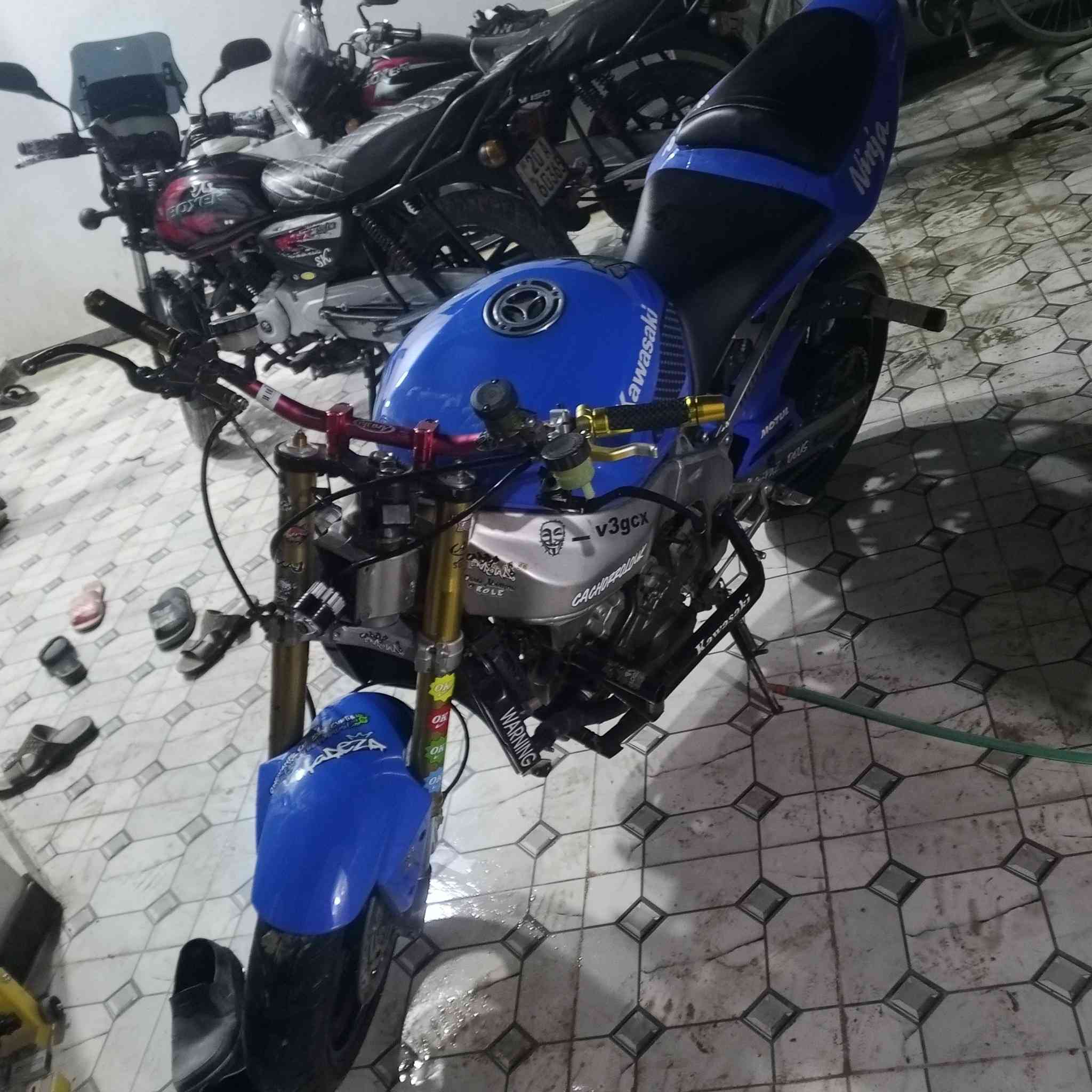 سلام عليكم كاوسكي 636مكينه مامفتوحه جيب 10فيتريه لا تنقيص لا دخانه لا صوت مكينه خرسه حماوه ثابته 71و77اوراق كامله اكزوز اصلي تايرات جدد المكان ديالى بعقوبه السعر 25وبيها مجال ***********
