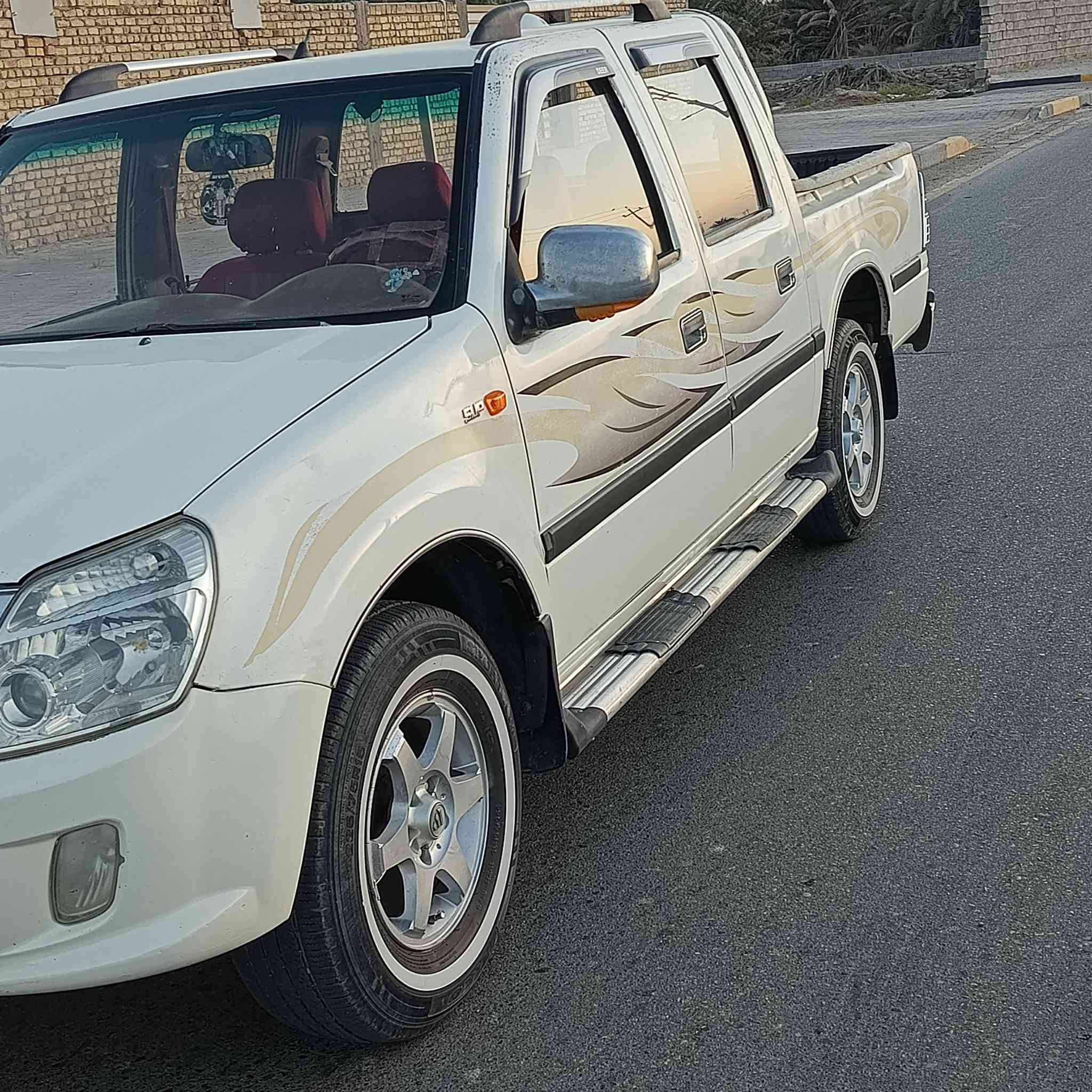 السلام عليكم سياره فتون مديل 2012 رقم بغداد سنويه جديده مكفوله كفالة عامه من الحادث و الضربه محرك كير حداديه تبريد تخم تايرات كهرباىيات شغاله السعر 50 وبيها مجال العنوان السماوه الرقم الهاتف ***********
