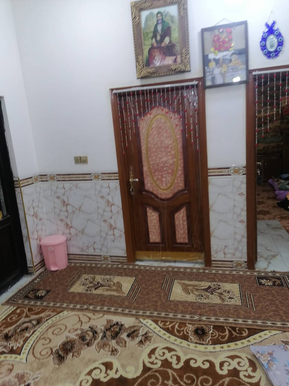 سلام عليكم بيت لبيع مسحه ٢٣٥ متر بناء حديث ٢٠٢٣ كافت الخدمات من شارع من مدارس من خط مولده دهبي شارع ٨٠ جهت النجف خلف حي الصدرين موقع كلش حلو استفسار أكثر اتصل ***********
