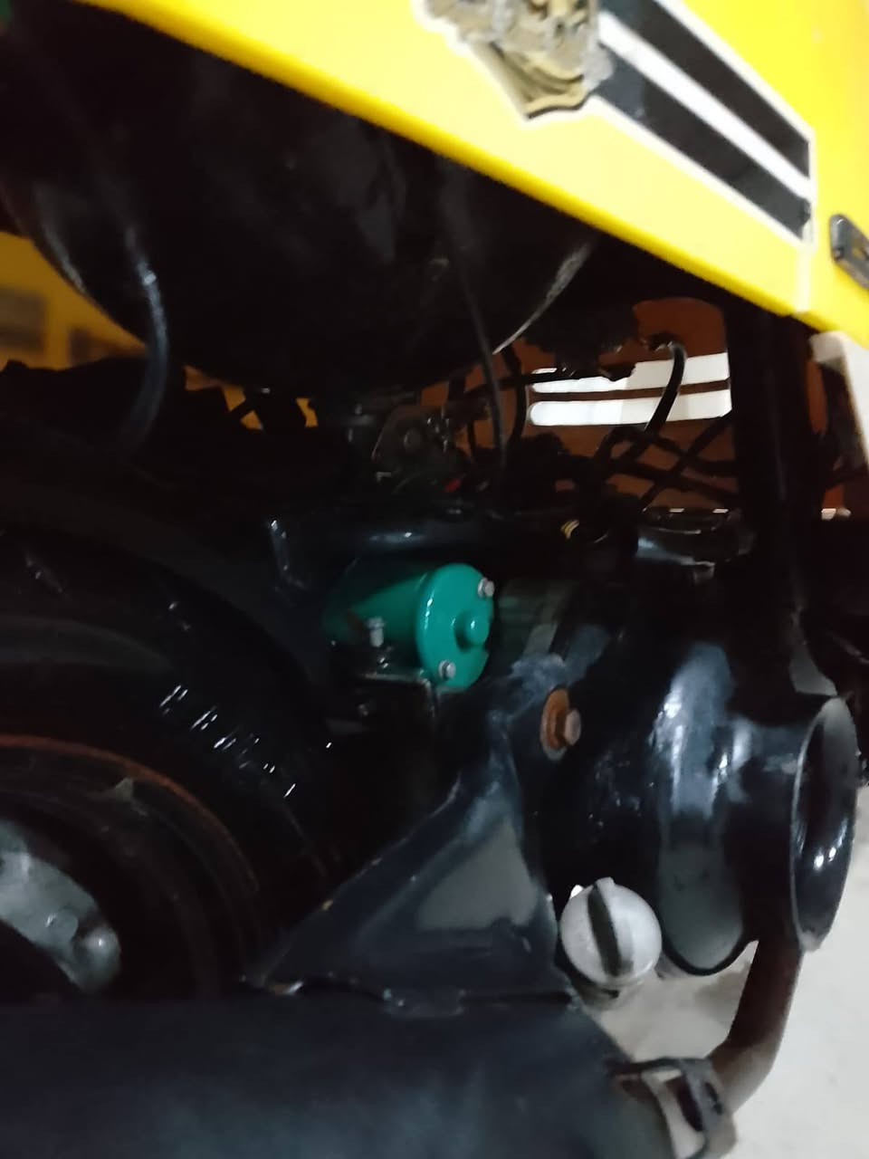 بوليس كابريته اي نقص مابيه مكينه حلوه تخبل لايت شغاال شااير عوزه باتر فقط مفتوحه مره وحده سعره ٦٥٠ وبيه مجال قليل رقمي ***********
