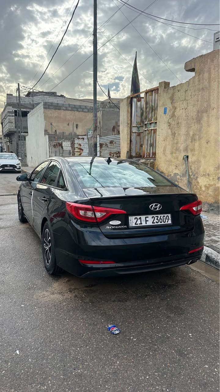 السلام عليكم
سوناتا 2017 رقم سليمانه 
وراد امريكي 
حادث جاملغ وبنيد وصبغ جاملغ خلفي بدون ضربه 
السياره جاهزه للخير 
مكينه هستوى مسويلها ادامه يعني انسى ادك ادوانز بانزين عادي 
بيع او مراوس بستاركس 
السعر 125 ورقه وبيها مجال 
للتصال او وتساب *********** شط العرب, البصرة
