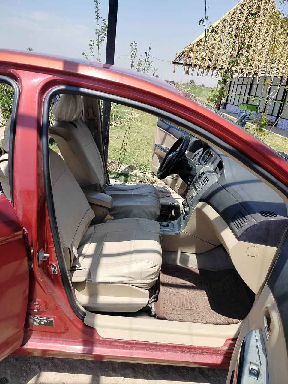 #للبيع_اومراوس

كريت ول فولكس _ Great Wall Voleex C30 

 موديل 2012، السيارة باسمي.

السيارة جانت تشتغل طبيعي، بالليل طفيتها، الصبح صارت 
تدور (ستارتر) لكن ما تشتغل.
بس تدير تريد تاخذ وتطفى 
 

بدلت:
- فيت بام
- النوزلات
- حساس الإكزوز
- مجاول
 النوزلات
-  بطارية جديدة بعدها بالكارتون

وما زالت نفس المشكلة، يمكن مجرد فيوز أو شغلة بسيطة، وأنا ما عندي وقت أركض وراها،عندي دوام وتاركها
 لذلك قررت أبيعها بهالحالة.

اللي عنده خبرة أو يعرف يصلحها يتفضل، 
مكاني بغداد الدورة 
***********

 38 والسعر .
