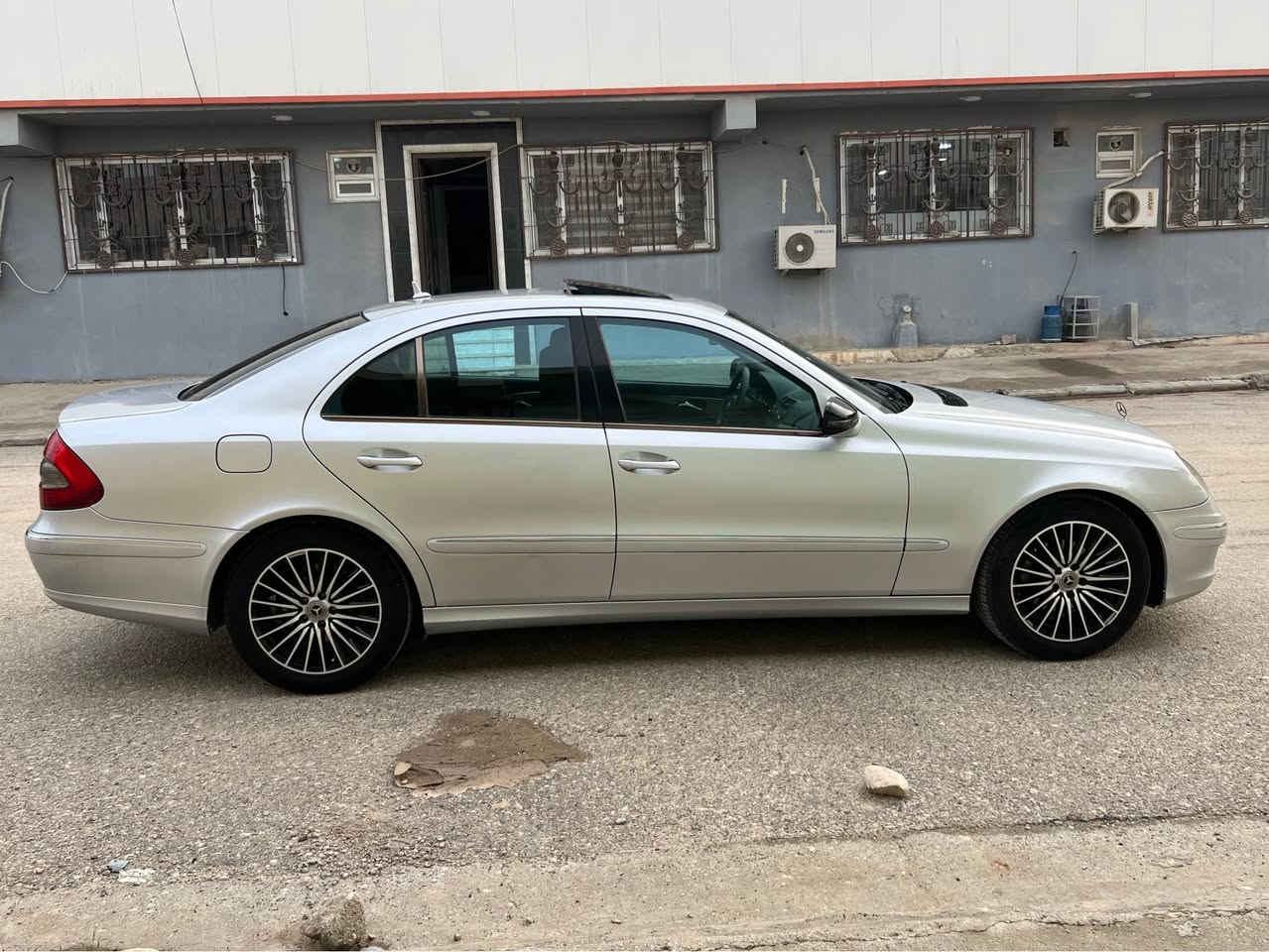 للبيع نقداً… مارسدس E200 موديل ٢٠٠٨… محرك ٤ سلندر… كير اوتو…. سلايت… كشنات جلد وكهرباء وهيتر… السيارة كلين بدون دعم ولا صبغ كلهه بلادية ومابيهه اي نقص ولا عيب حيل مرتبة… المكان دهوك… السعر ١٢٨ ومجال… للاستفسار 
***********
*********** دهوك, العراق
