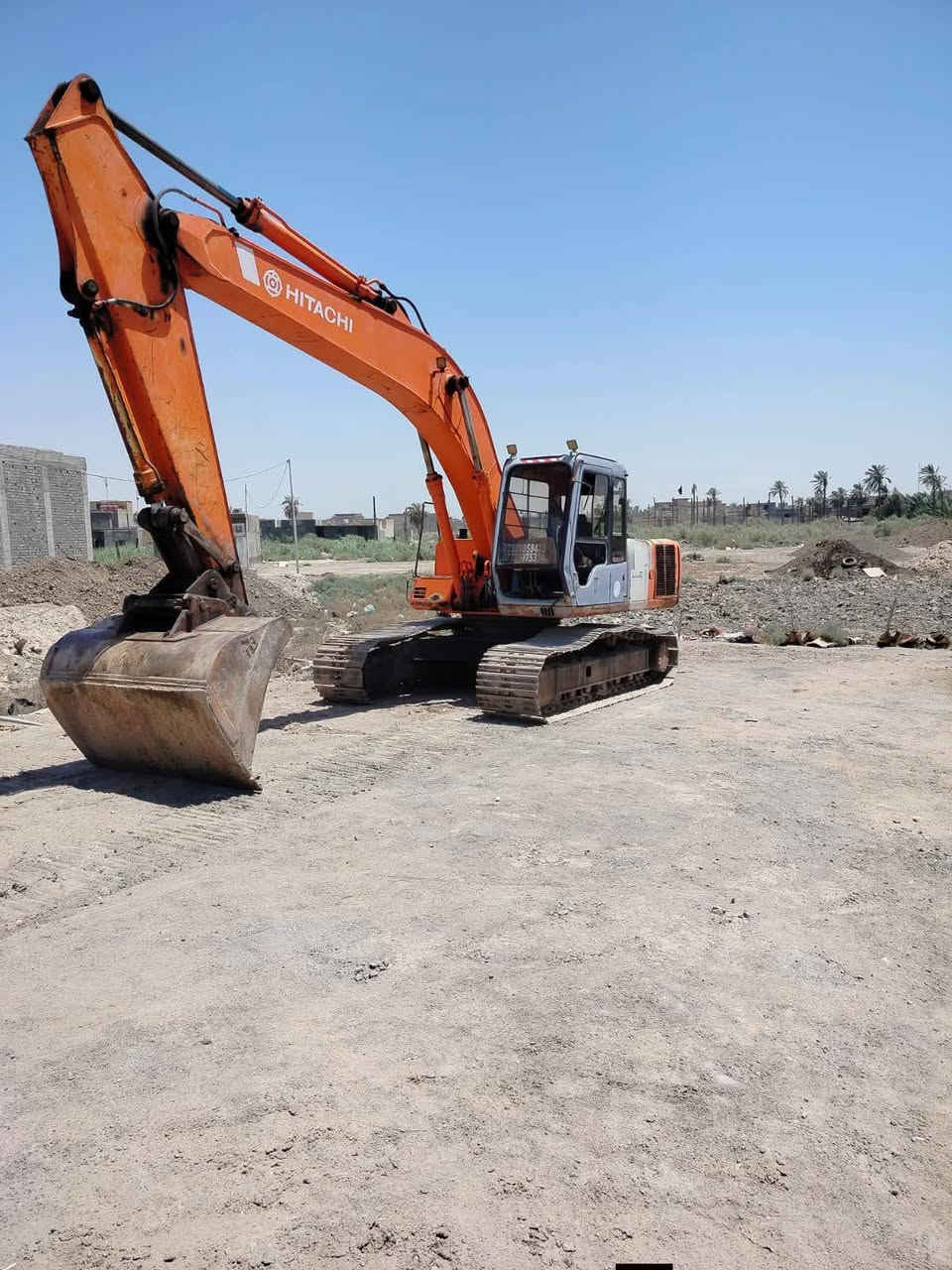 سلام عليكم حفارتين للبيع تو موديل 93 جاهزات للعمل صرف جدد رقم الهاتف ***********
