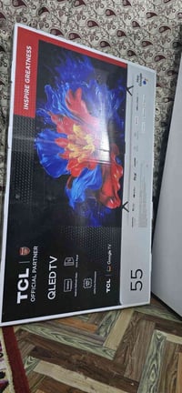 شاشه للبيع حجم 55نوع TCL ما مستخدم ابد 07808590902