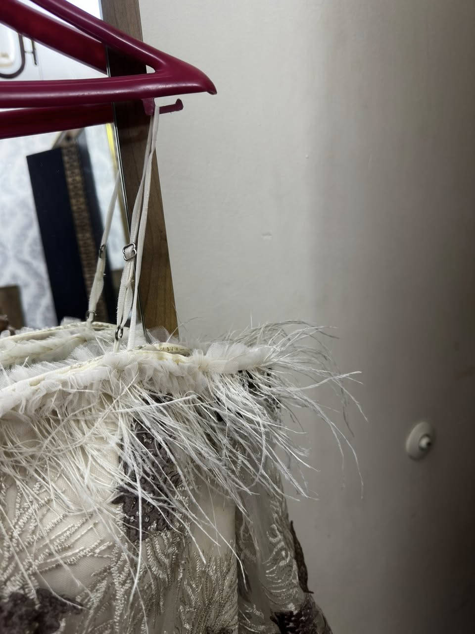 مرحبا
فستان خطوبة او مناسبة لبسة وحدة وضميتة نضافتة٩٠٪؜
اخدتة من البيت التركي المنصور 
قياسة ٤٢ بس عادي ٤٠يلبس
اريدة ب٧٠وبيه مجال 
اكو توصيل


**إذا كنت صاحب هذا الإعلان وتريد حذفه لأي سبب، رجاءا أرسل رسالة إلى الدعم الفني**