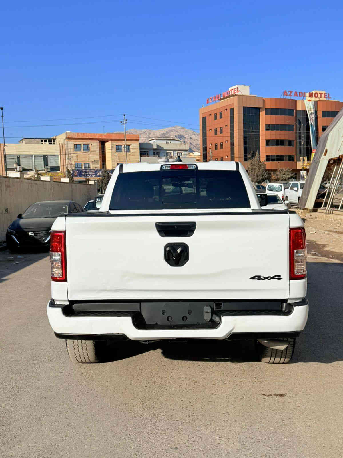 السلام عليكم 

الرجاء لحد يراسل يكول تراوس للبيع فقط 

                     2024       RAM   TRADESMAN

ماشيه   25   الف 

بدون ايرباك ...بدون داخل..بدون شاصي 

حادثها جانبي جاملغ وباب نفر وباب خلف صبغ 

كير ومكينه شرط  .... تترقم شمالي شرط الترقيم 

السعر    197   مجال بسيط 

للإستفسار التواصل واتس ***********
