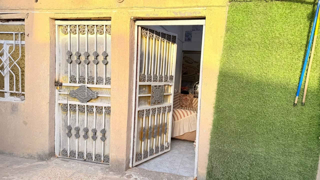 يالله 
دار زراعي للبيع  مساحه ١٥٠م
في منطقه الصخيين مقابيل طاقه بضهر شارع ابو كميل 
يبعد عن شارع ٨٠م 
بناء بلوك شمالي وسقف عكاده 
يتكون من غرفة٥*٤وغرفه ثانيه ٤*٤ونص 
صاله ٤*٦وديوانيه ٤*٥وصحيات داخليه وخارجيه ومطبخ ٤*٥
وكراج كبير خدمات ماء وكهرباء ومدارس 
السعر ٤٣
للاستفسار ***********
للمزيد من المعلومات يمكنكم التواصل معنا 
على صفحة الفيس بوك (در الامل للعقار) 
للمزيد من العروض على الفيس بك 
https://www.facebook.com/share/184e1SZUBr/?mibextid=wwXIfr
للمزيد من العروض على حسابنا تيك توك
 www.tiktok.com/@user3133131000
للمزيد من العروض على حسابنا التيليجرام (در الامل للعقار)
https://t.me/+P7JMB2u_71k2ZWJi

للمزيد من العروض على حسابنا الواتساب (در الأمل در الامل للعقار) 
https://chat.whatsapp.com/BLYmucgy7SSGDs399o3EWD
@⁨‏الكل⁩
