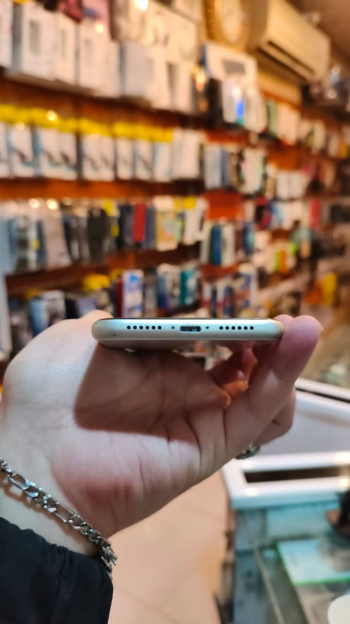 128 دبل سيم كل الجهاز بلادي بس بطاريه مبدل وفيس ايدي متوقف بسبب التحديث جهاز نضيف جدا ***********
