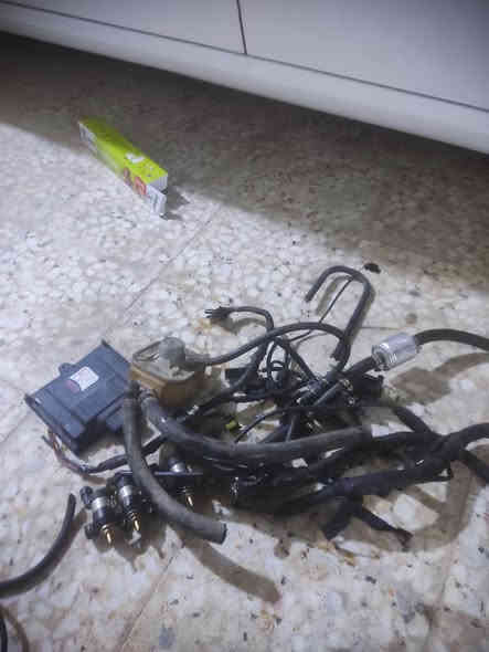 منظومة غاز نظافة 100%استعمال قليل جداً خزان 60كاملة كارت بيها ماناقصة اي شيء الي يحب يتصل ***********
