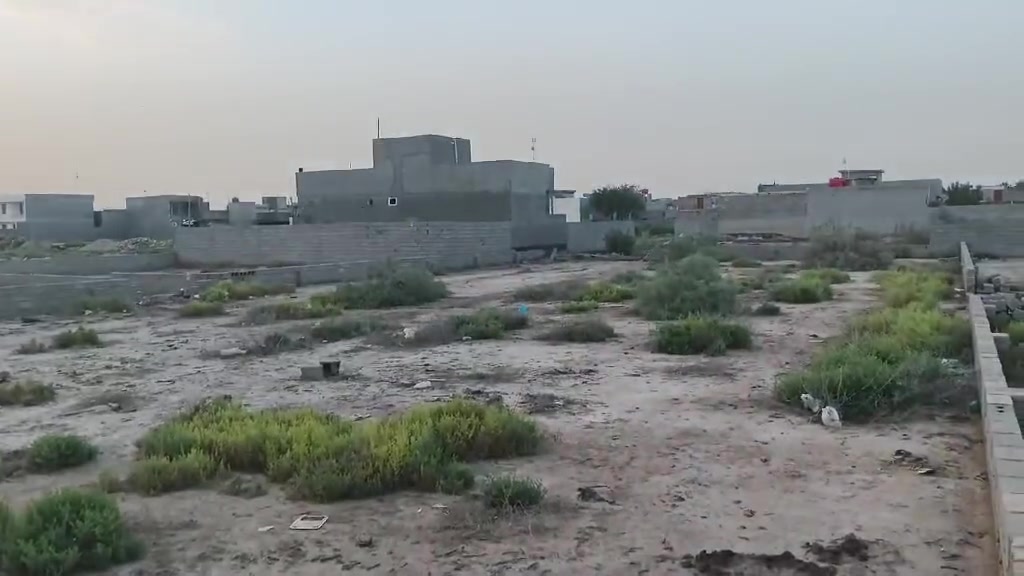 السلام عليكم قطعه ارض للبيع مساحه نصف دونم طابو زراعي  الموقع واسط الزبيديه حي الكرار نهايه سايدين جديد متوفر ماء +كهرباء مقسمه لاربع قطع الي من يم الشارع 2 قطعه مساحه 215 والي وره 2 قطعه مساحه 240 للاستفسار ***********
