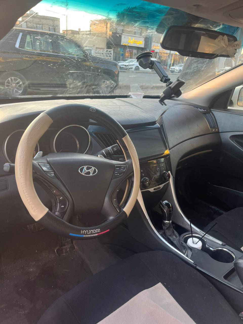 السلام عليكم 
Sonata  موديل 2012 للبيع 
السيارة حادثهة بنيد فقط
والسيارة مكينة وكير مكفولات
بصمة تدفئة تبريد كشنات جلد 
معروضه 95 وبيهة مجال
***********
