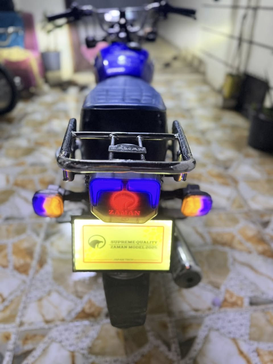 دراجه تايكر 4كير موديل 2025صفرر بعده حته الصباين مال شركه موجود دراجه ماشيه 4الف فقط كلشي شغال ع وضع الشركه محرك صفر بلشرط 
سعر 650بي مجال شراي طب خاص او خابرني *********** تجي تشوفه اذا مو نفس الصوره تاخذه بلاش
