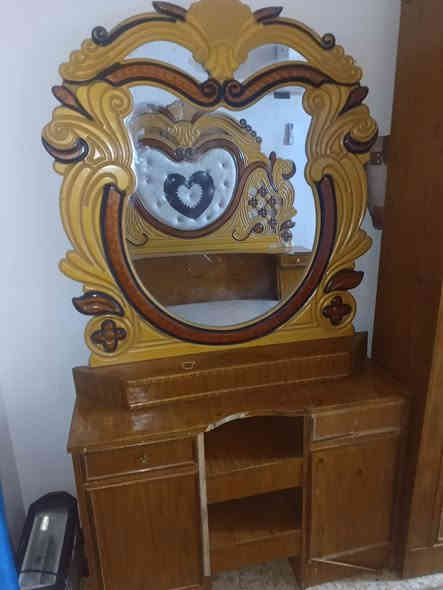 السلام عليكم ورحمة الله وبركاته غرفة نوم صاج عراقي نضيف فقط الاظراظر البصورة بسيطه كلشي فقط بيع سعرها 450 وبيها مجال للشراي العنوان بغداد الامين الثانيه ركيه وسكينه 
رقم الهاتف ***********
