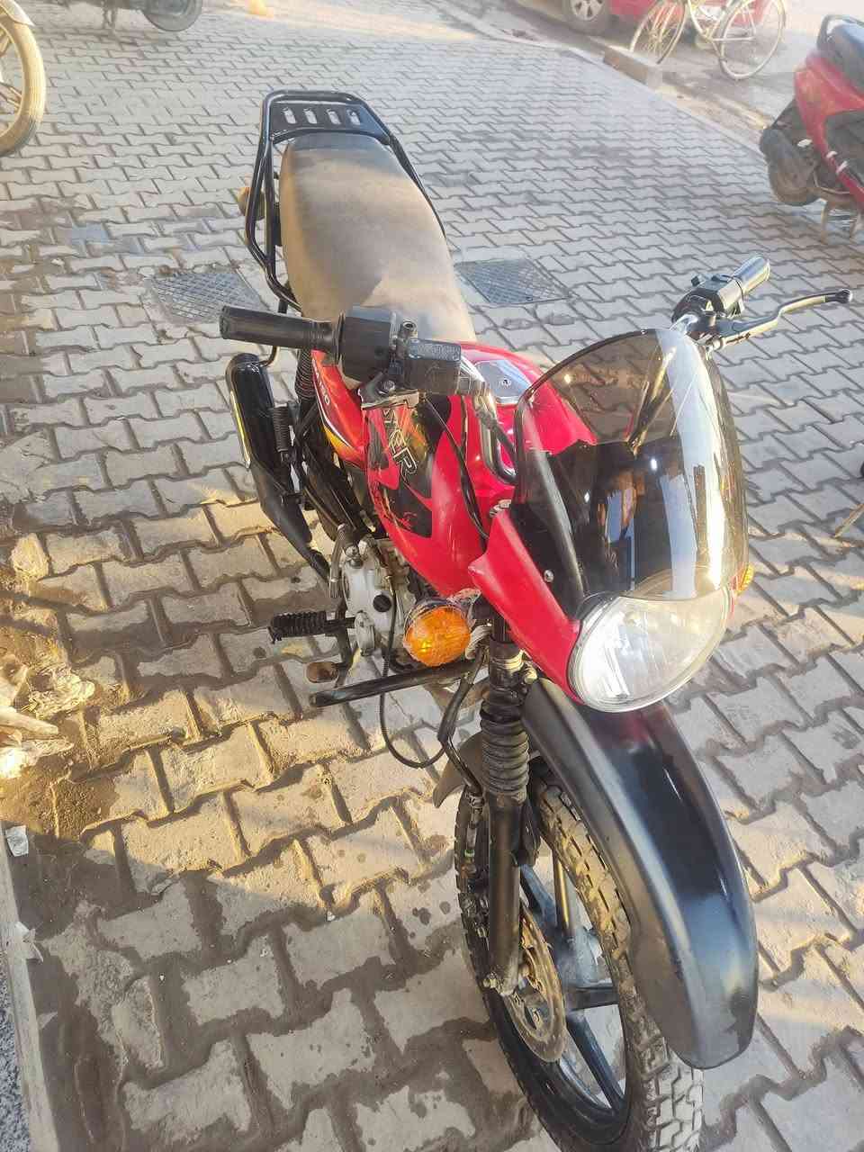 دراجه بوكسر موديل 22 مكينه مفتوحه كهربائيات كامله السعر 800 وبيها مجال للاتصال *********** ابي واتساب
