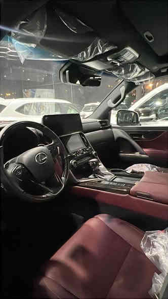 للبيع لكزز ابريم بلاتين يوم  موديل 2024 مغلفة ماشية 30 ألف سعر 119 ألف دولار مكاني بغداد الدورة تلفوني *********** بغداد
