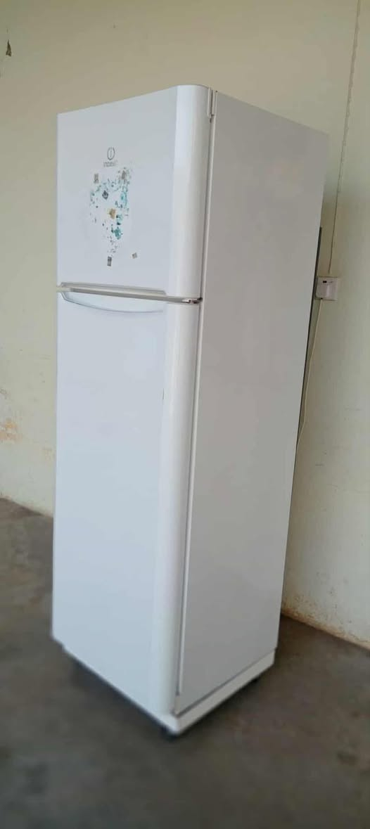 عندي ثلاجه مستعمله  حجم 16 ماطور شركه غاز شركه سعر ١٥٠ بيها مجال


**إذا كنت صاحب هذا الإعلان وتريد حذفه لأي سبب، رجاءا أرسل رسالة إلى الدعم الفني**