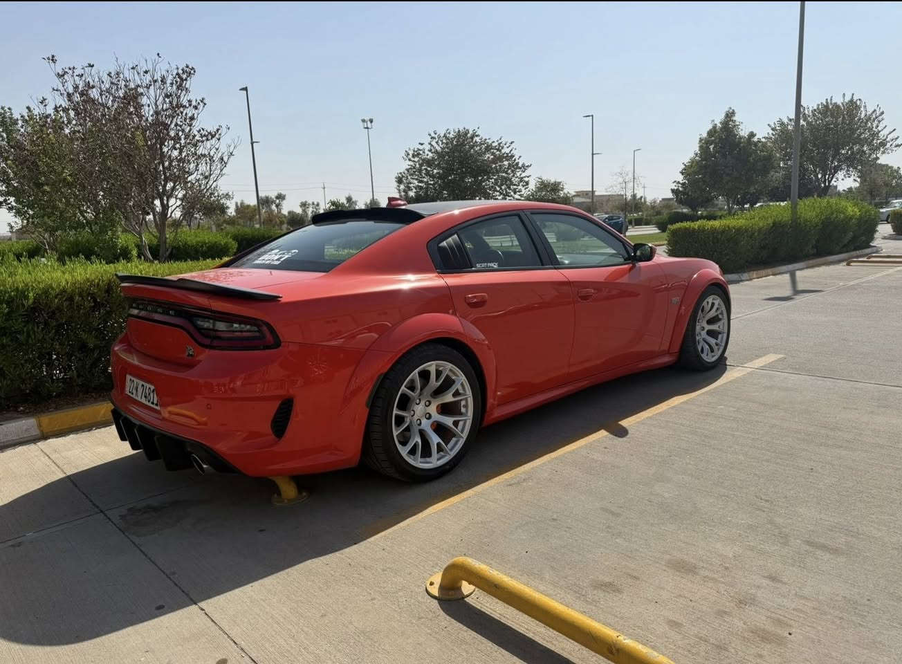 ‏ 
جارجر وايد بدي اصل لون برتقالي مميز  2022 🔥🔥
السيارة ماشية فقط 36  الف 
مكفول من كلشي من الشخط او الصبغ او الضربة ومابيها لو كلبس نقص ١٠ ورقات انطيك
فول مواصفات عدا الفتحه 
للاستفسار ***********
سعر 360
