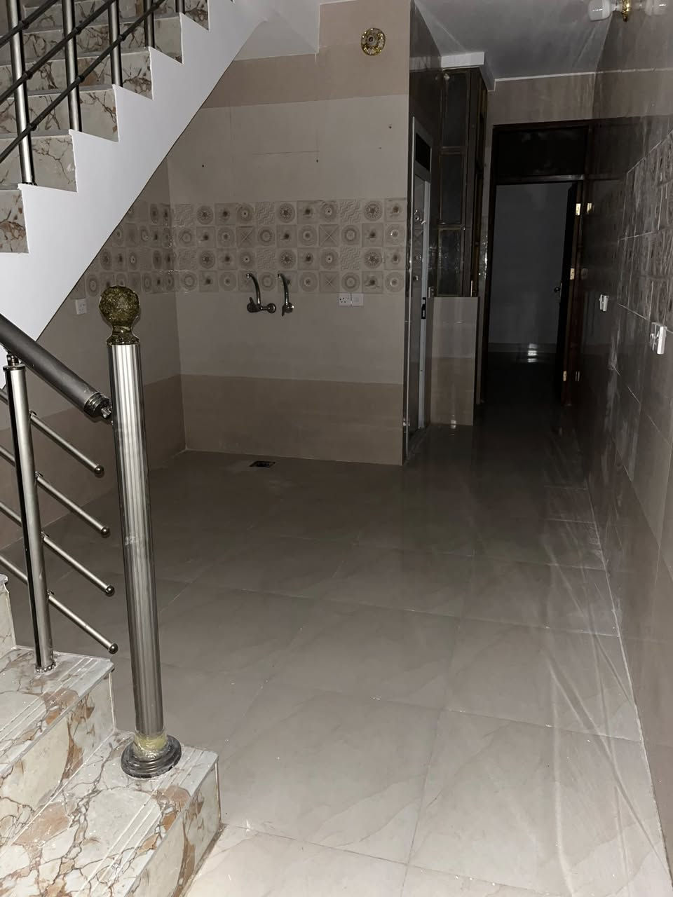 متاح بيت للبيع
المساحة ٥٥ متر واجهة ٣.٣٠ نزال ١٦
صالة ومطبخ و٣ غرف نوم 
صحيات فوك وجوا بيت جديد 
العنوان حي سومر الفلكة الثانية قرب شارع المدارس
السعر ١٦٥ وبيه مجال 
للاستفسار ***********
