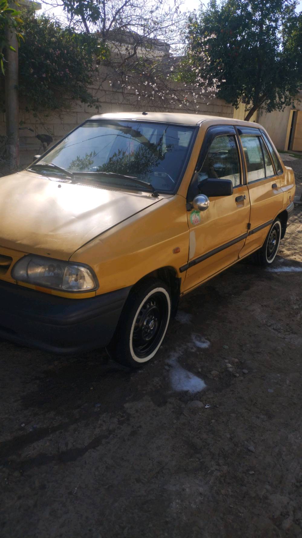 السياره موديل 2014 كير ومكينه وكلچ مكفول تبريد وتدفئة شغال هيئة وغرامة مصفرة موقع السياره بغداد الشعب 