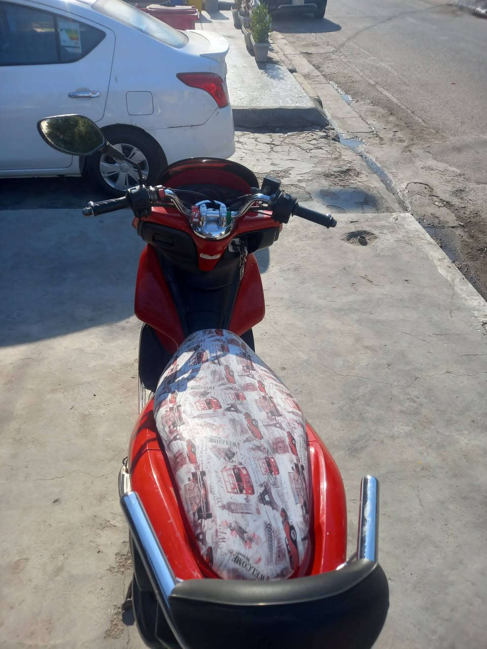 سلام عليكم دراجه pcx جيل اول
بلاديه كفر ومكينه  محرك 125
دراجه نظيفه كلش مكفوله 
شغل وطلع مداريهة دهن موتل وبانزين محسن
سعر 12 ونص وبيها مجال بسيط 
مكاني مدينه ***********
