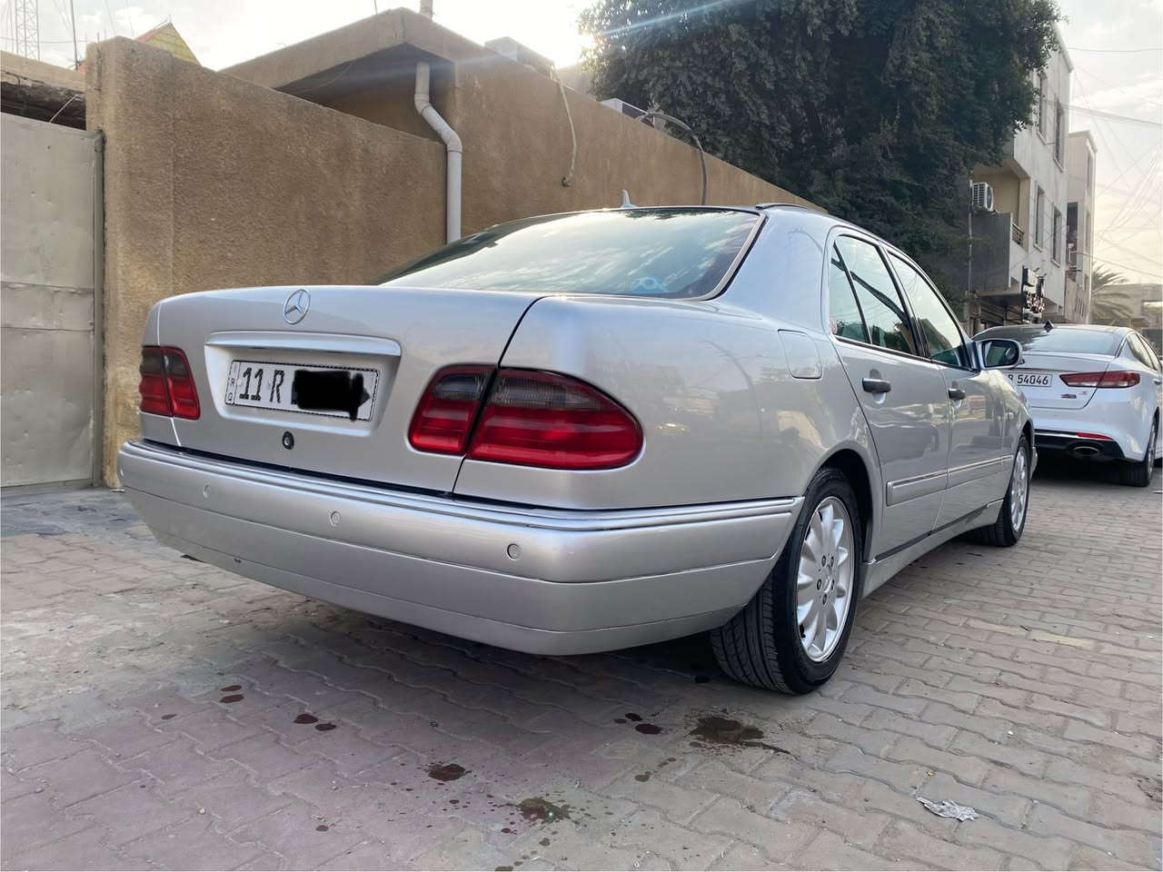 السلام عليكم تحيه طيبه للجميع
مرسيدس ام عين موديل 1997
سلايت روف ستيرن كهرباء كير دي فور
مكينه 320 V كرسي كهرباء ذاكره السياره قبل شهر  مصبوغه عام بدون حادث ماشيه 170 الف حقيقي صدر امامي خلفي جديد تخم تاير جديد كهربائيات كلها بلاد
تبريد ثلج مروحه كهربائية رقم بغداد دولي بسمي تحويل مباشر
 السعر 12500 قابل للتفاوض
مكان السياره بغداد الكرخ  ***********
