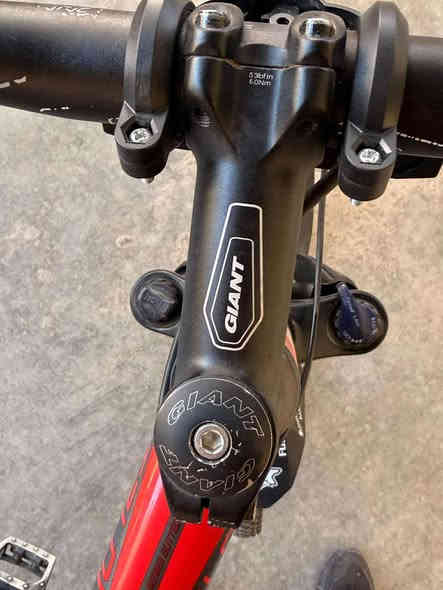 GIAYNT للبيع 
الباسكل بالكامل بلاد 
#تايرات_شركة_ماكسز_MAXXIS
#_لايت_اصلي_مزدوج_عالي_ناصي . #_باك_لايت_اصلي_ليزري.  #مطاره_عدد_2_من_شركة_راڤا_الاصليه. #_عداد_سرعة_كيلوا_متر
#وستاند_عداد 
واقيات fox
Sistem Shimano ALtus بدلات 
 Shimano Aceraالعقرب
بريكات دهن ماركة 
 كامل مكمل
السعر 480 الف والشراي يدلل
مكاني النجف الاشرف رقم الولد   ***********
