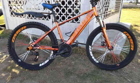 السلام عليكم السعر 100 وبيه مجال مكان حي الجهاد ***********
