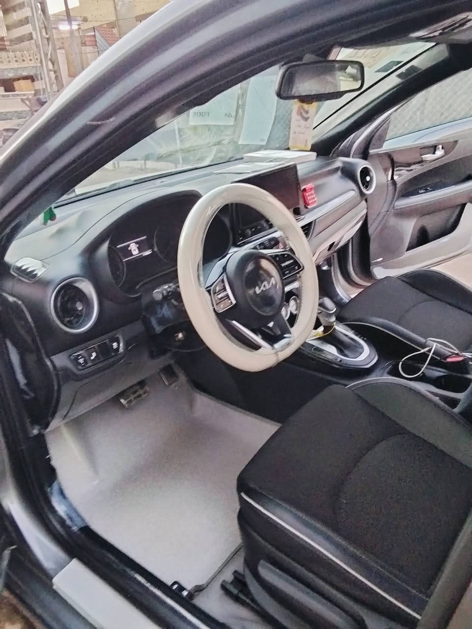 السلام عليكم
كيا فورتي 2022 جيتي لاين 

فول مواصفات للاخير 

حادثها بل منشور بدون تبديل ليبل واحد بدون أيرباك 

بدون دواخل بدون كلشي. اجه بيها كلير قطعتين من أمريكا

مكينة 2000 دوش 

مواصفاتها

فتحه 

بصمه

تشغيل عن بعد

بصمه ابواب

صندوق ذكي 

تبريد قطعتين

رادارات امامي خلفي

لد امامي نهاري وخلفي 

حساسات 

انظمة قيادة 

شاشه وكامرة 

دشبول ديجيتال

وهواي موصفات بيها معروفه هيه

بغداد بسمي سعرها 153 

مكان السياره بغداد البلديات ***********
