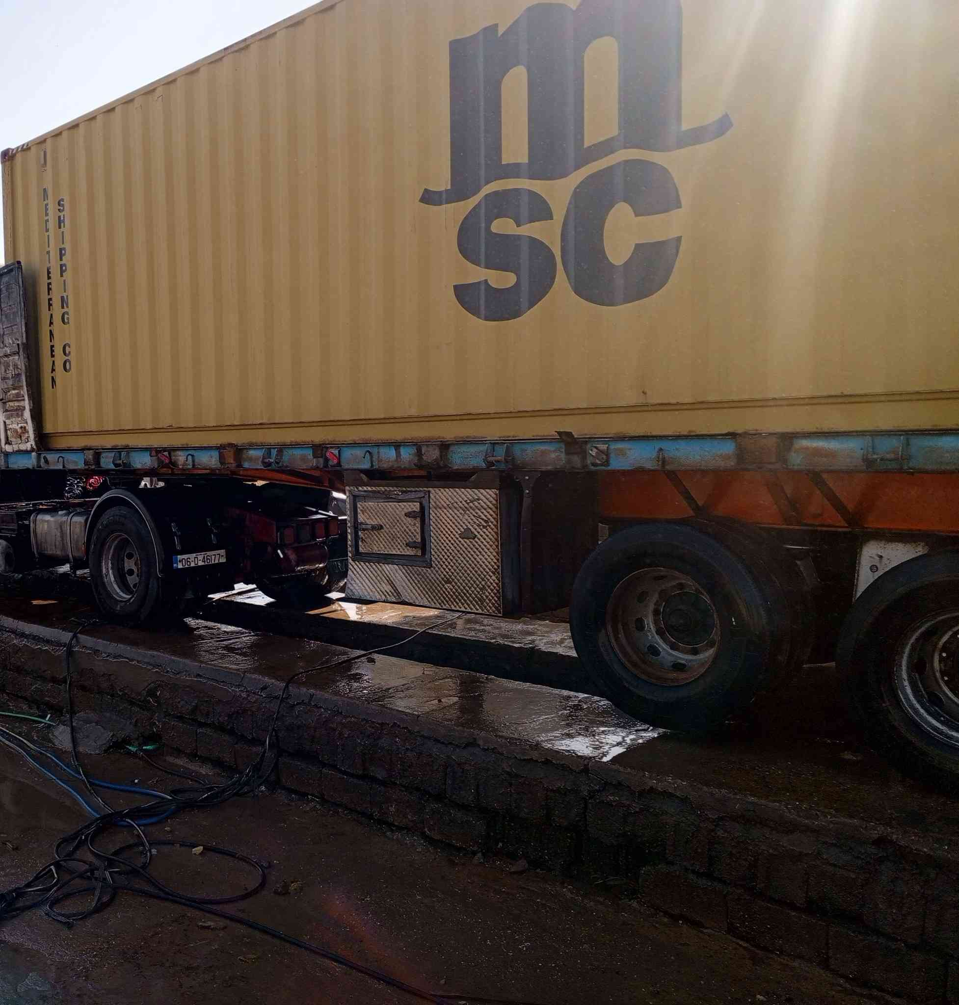 السلام عليكم عربانه اربع محاور البيع طول 13متر السعر 70 مكان بغداد البسمايه الاالستفسار *********** ممتواجد عل الفيس بوك
