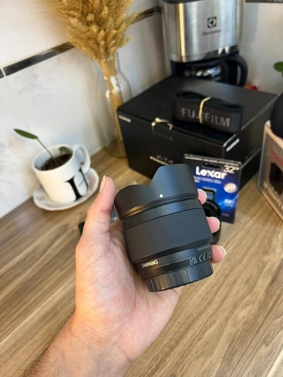 للبيع كاميرا Fujifilm X-T4 بحالة ممتازة
• مستشعر APS-C X-Trans CMOS 4 بدقة 26.1 ميكابكسل
• تصوير فيديو DCI/UHD 4K حتى 60fps
• تصوير Full HD حتى 240fps
• مثبت صورة داخلي IBIS بخمسة محاور حتى 6.5 ستوبات
• تصوير متواصل حتى 15 إطار بالثانية
• منفذين كارت ميموري SD UHS-II
• شاشة متحركة بالكامل Touch Screen
• بطارية NP-W235 بعمر أطول للتصوير
• تسجيل 10-Bit داخلي H.265 / H.264
• مناسبة للتصوير السينمائي، الإعلانات، وصناعة المحتوى

العدسات المرفقة:

• Samyang 12mm F2
• Fujifilm XF 18-55mm F2.8-4 OIS
 بس هاي العدسه ماخذها ب مليون و 350 وصل مالتها موجود• Fujifilm XF 56mm F1.2

تواصل واتساب ***********
